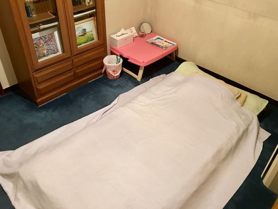 It is a traditional Japanese futon(Summer version)