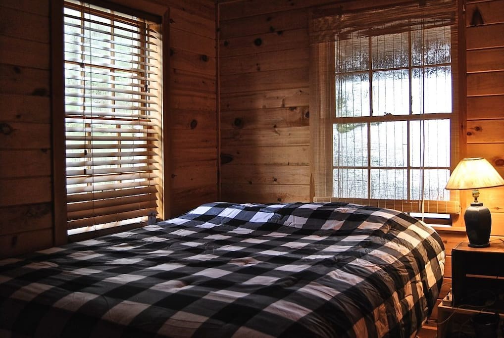 Small room with double bed