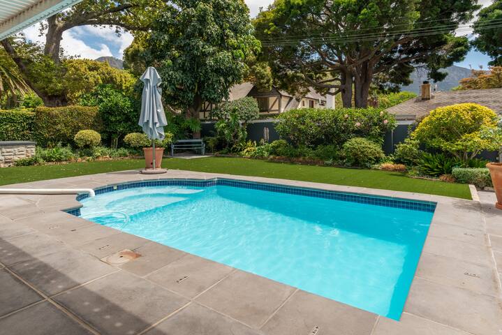 Stylish family home in leafy Claremont gallery image 3