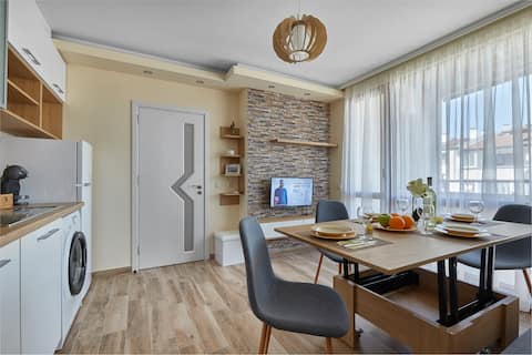 ROMANCE APARTMENT # BURGAS CENTER & PARKING # NEW