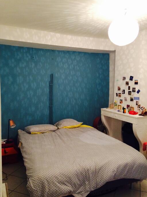 Chambre avec cheminée decorative