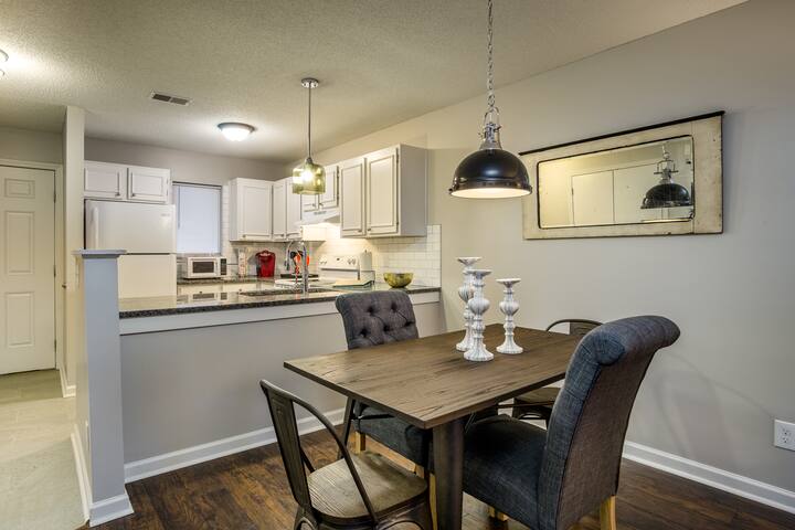 Cozy & Clean 2/2 with all the comforts of home