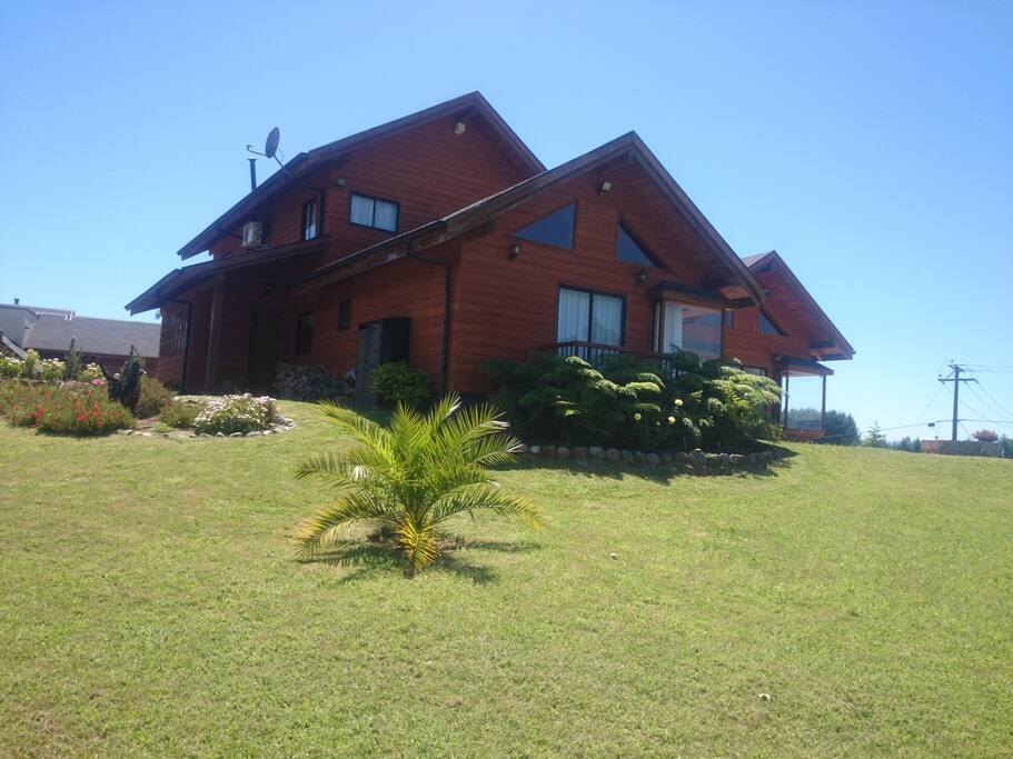 Vista de la casa desde el jardín