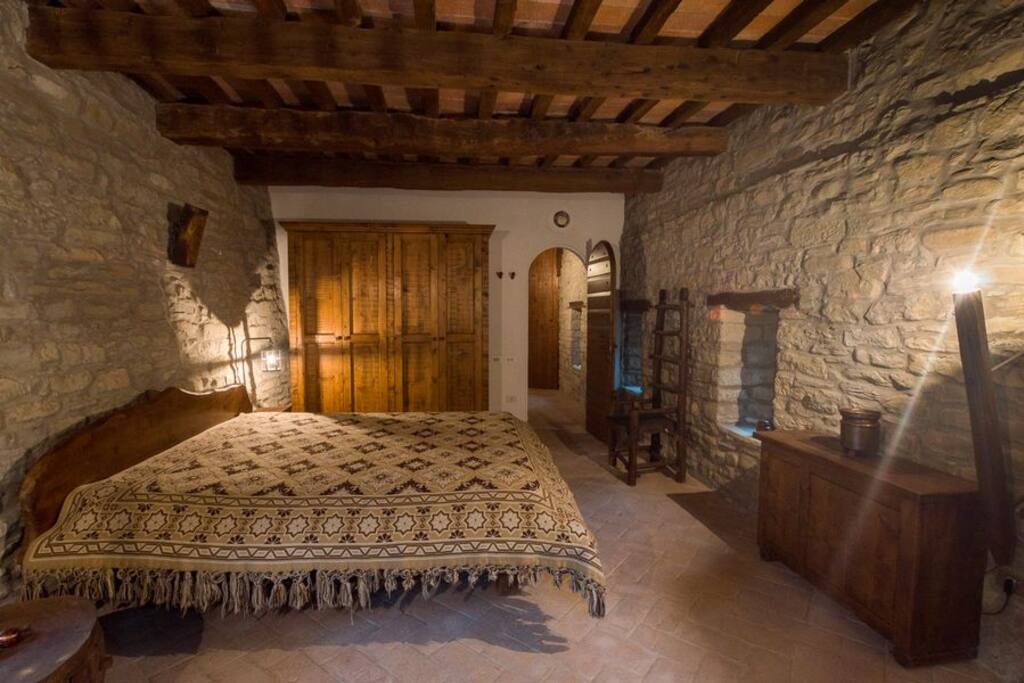 Stanza con letto matrimoniale