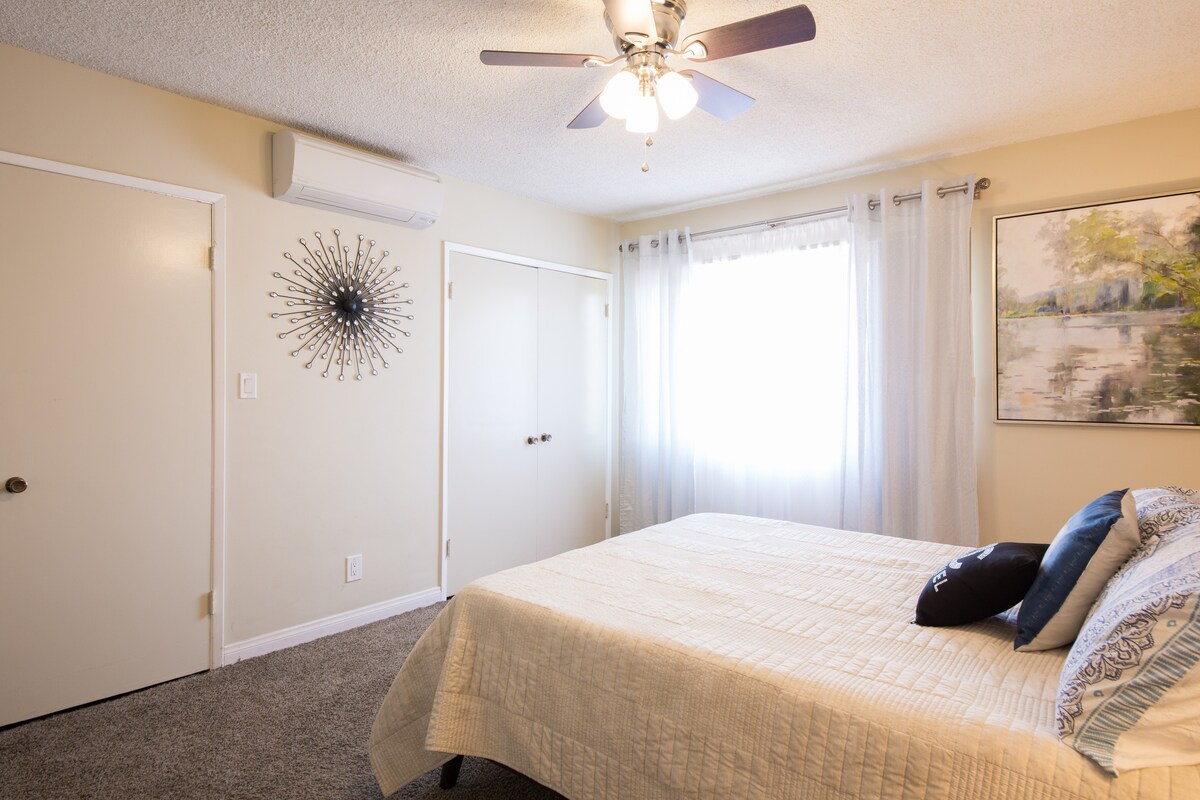 Spavaća soba s mogućnošću upravljanja postavkama klima-uređaja/ grijanja 