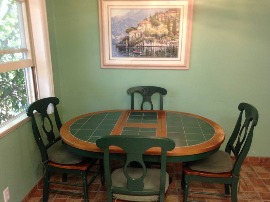 Cozy Dining area