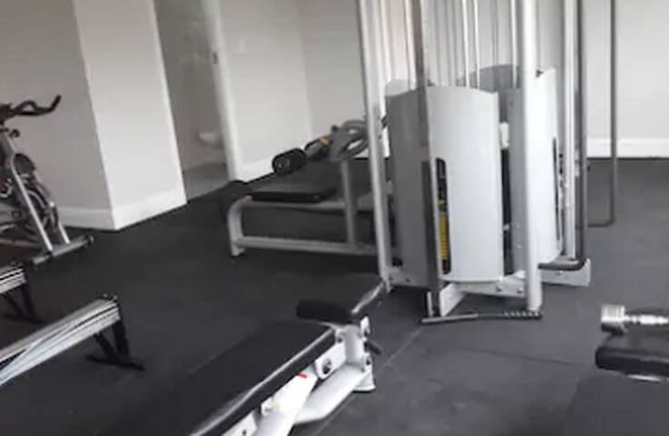 Paragon Urbane Central Modern Rooftop Pool gallery image 5