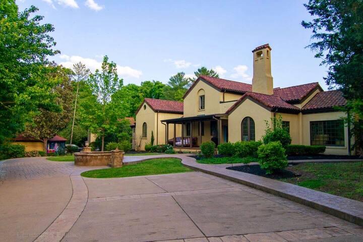 HUGE Estate – Great for Groups: Pool, Hot Tub, Fun gallery image 5