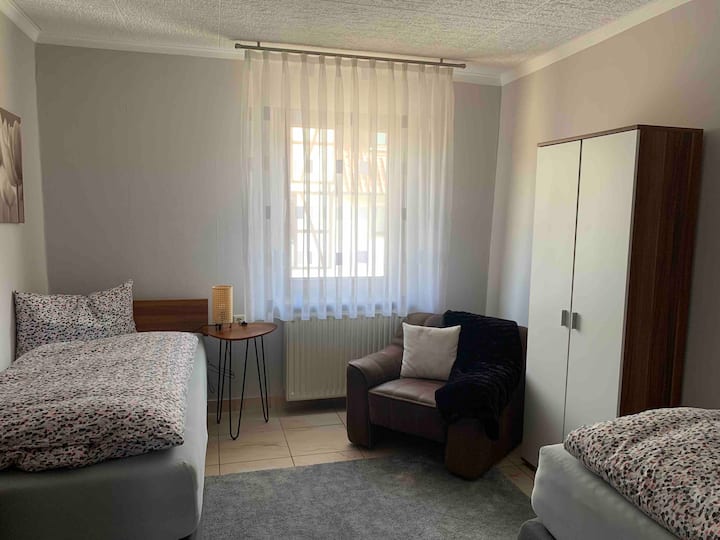 Sovrum 2 med två enkelsängar