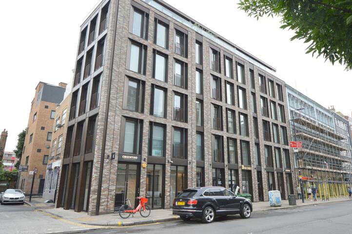 Beautiful Old Street 2 bedroom/bathroom Flat gallery image 4