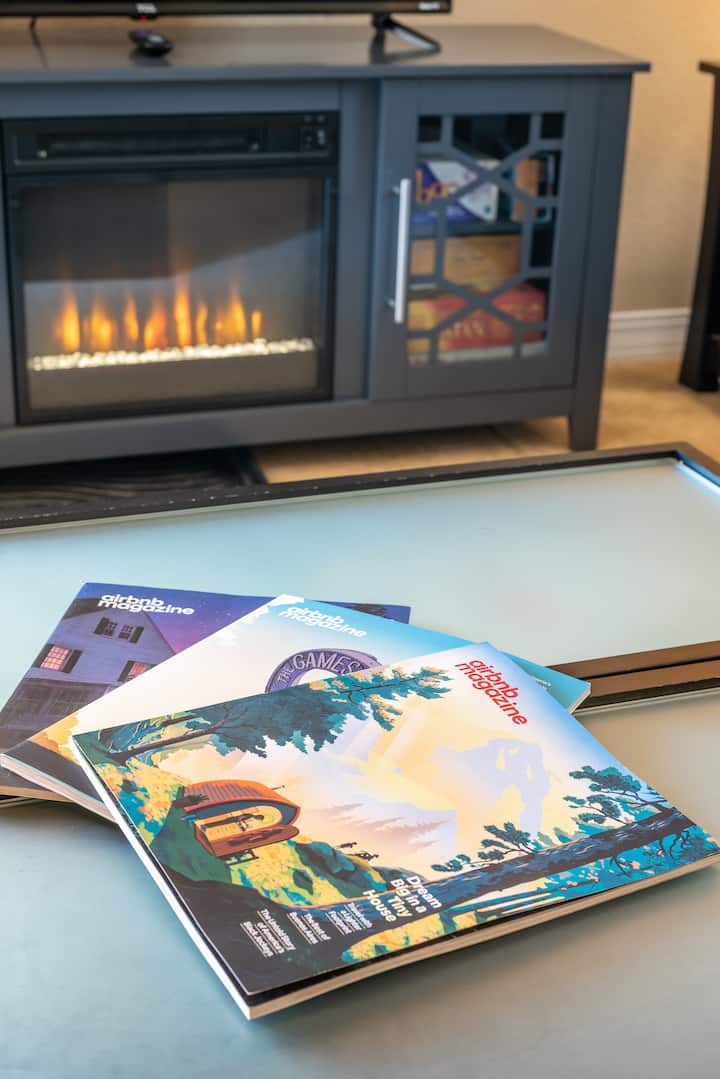 Plenty of magazines for reading, including the latest from Airbnb!