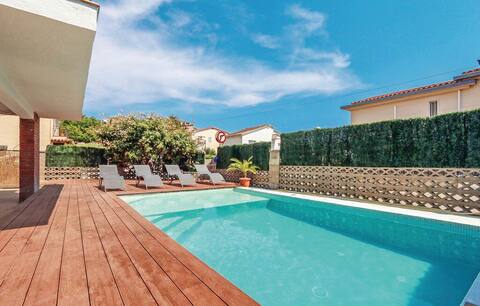 Villa Costa Barcelona. Private pool, BEACH, WiFi