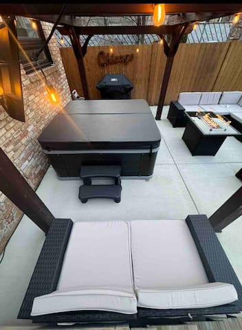 Modern Lux Getaway w/ Hot Tub, Lrg Yard, Parking