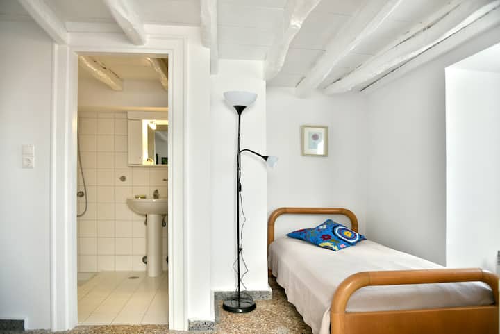 3rd single bedroom
