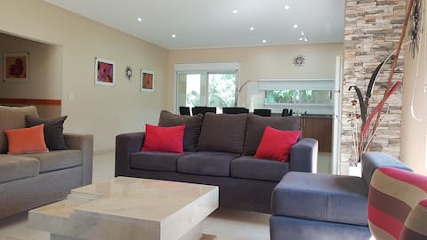 Charming house two blocks from the Lagoon.