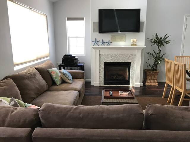 Tourmaline House – Beach, Pet-Friendly, EV Charger gallery image 4