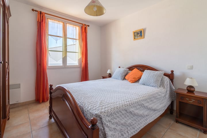 Dhoma e gjumit 2 me krevat dopio "queen" (160x200)