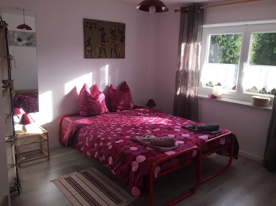 La chambre préparée pour un couple