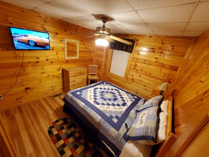 Queen bedroom, ceiling fan, smart HDTV