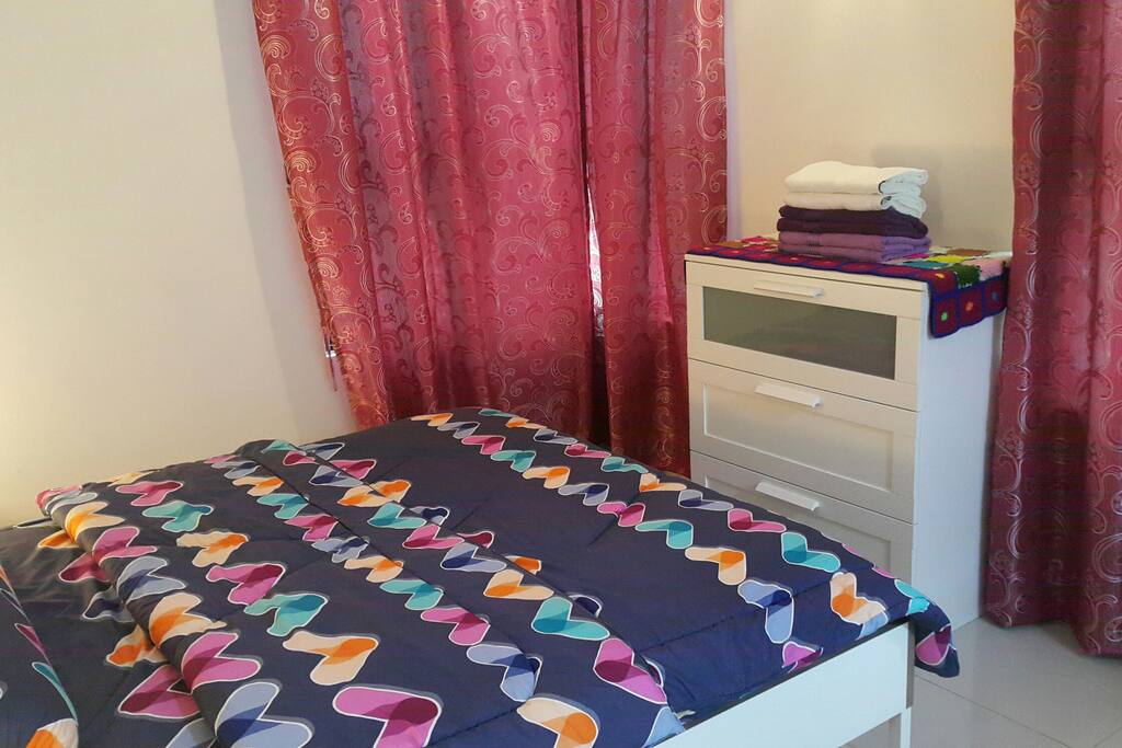 HS Suite bedroom with extra towels provided.