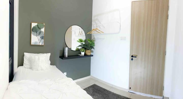 חדר שינה שלישי, מצעים פרימיום של סימונס