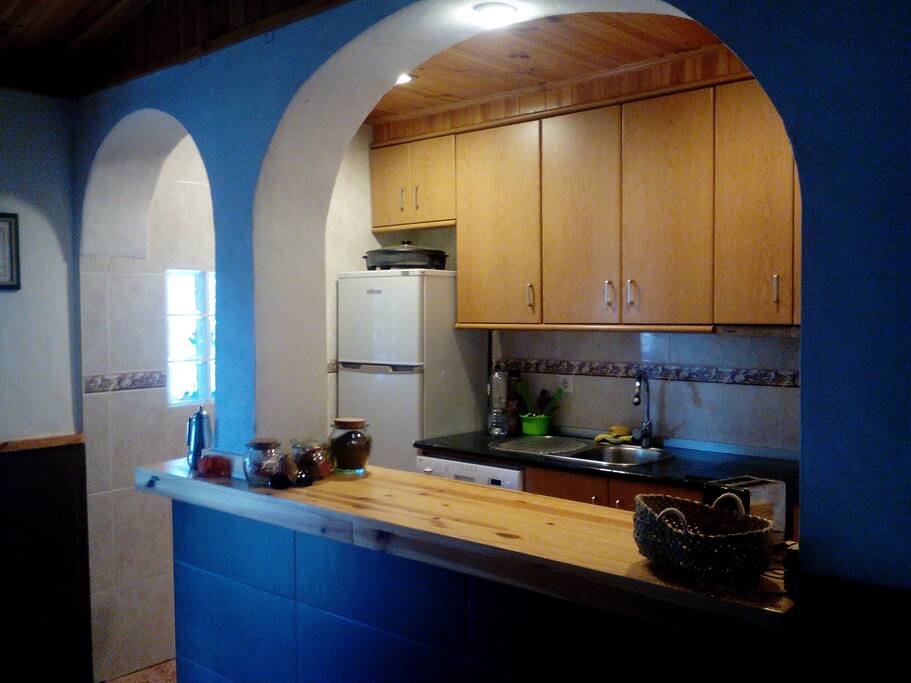 Cocina pequeña pero muy practica.