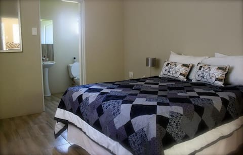 [9] Self-catering double bed en-suite