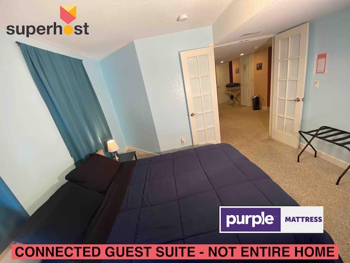 锁好隐私法式门、行李架
✅所有私人地下室客用套房
✅房东/猫咪占据了主要水平 
与房东✅共用入口