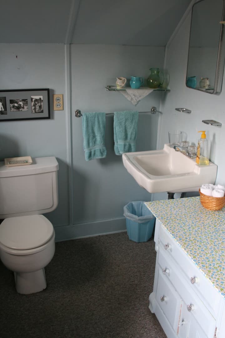 Hadley Harbor Green Bedroom on the Beach Houses for Rent in