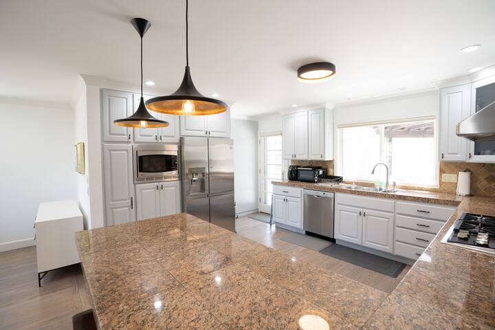 Modern Designer Home/ Palo Alto Weekly Promotion gallery image 4