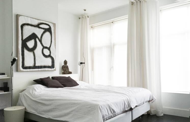 Large penthouse with roof terrace near Vondelpark. gallery image 5