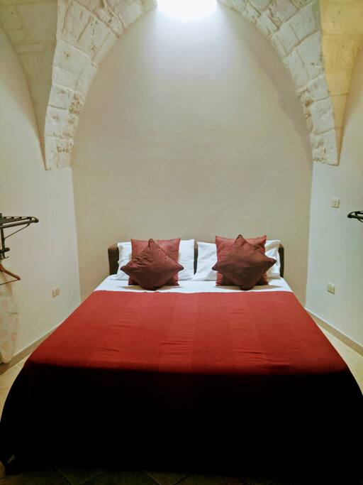 King sized spacious bedroom