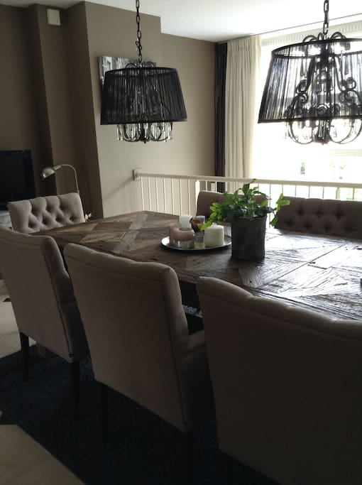 Open eetkamer 1e etage