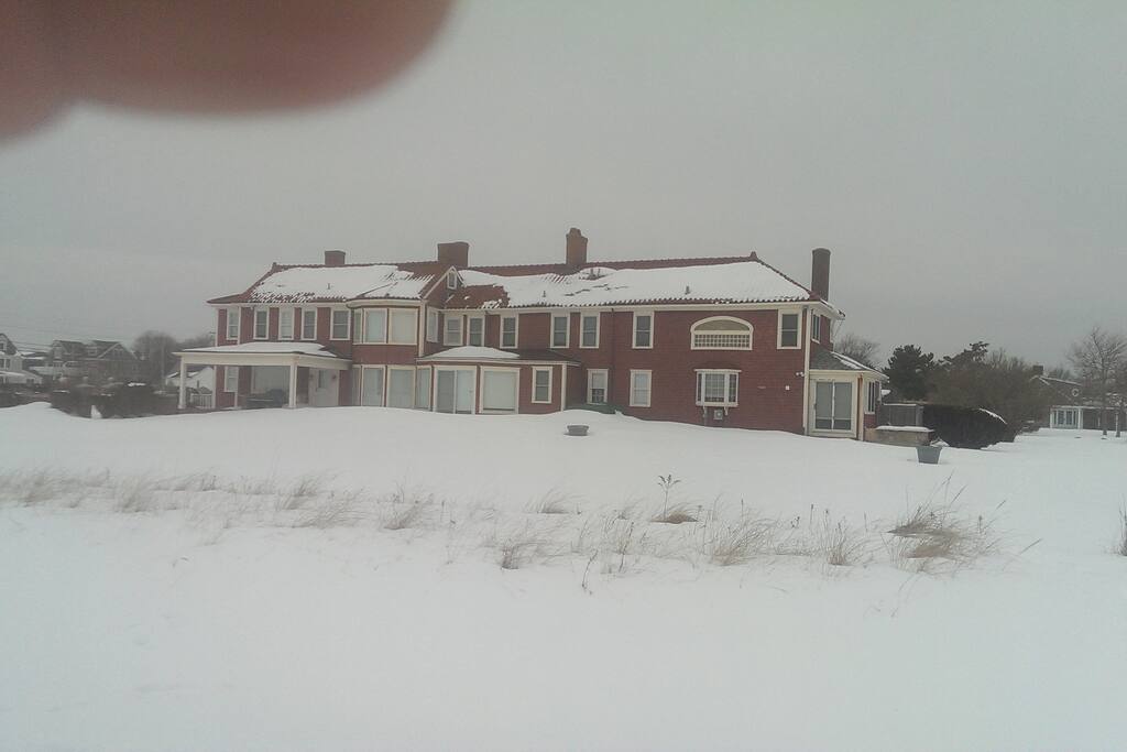 Visitor is referred to Waterside listing for Main House to see photos of West End bedroom or Central bedroom
