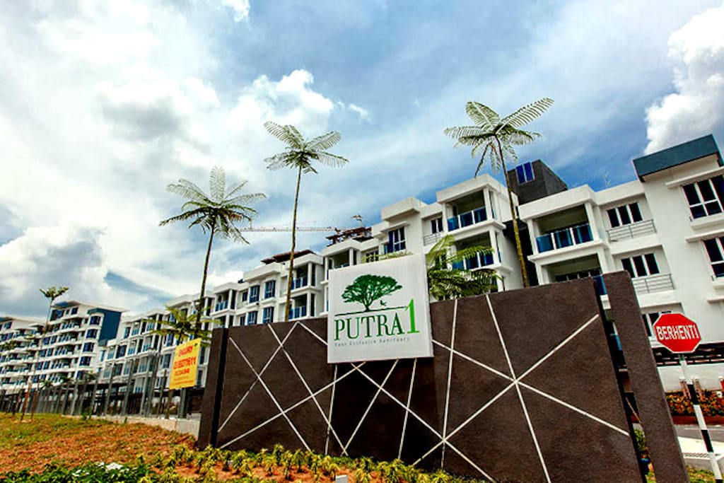The sign of Putra 1 Apartment