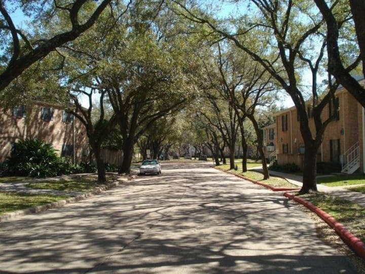 Nice Energy Corridor / City Centre  Condo - Houston, TX