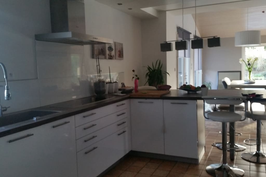 Une cuisine hyper fonctionnelle pour prendre du plaisir à cuisiner.