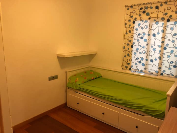 יש מקום לאדם אחד או שניים