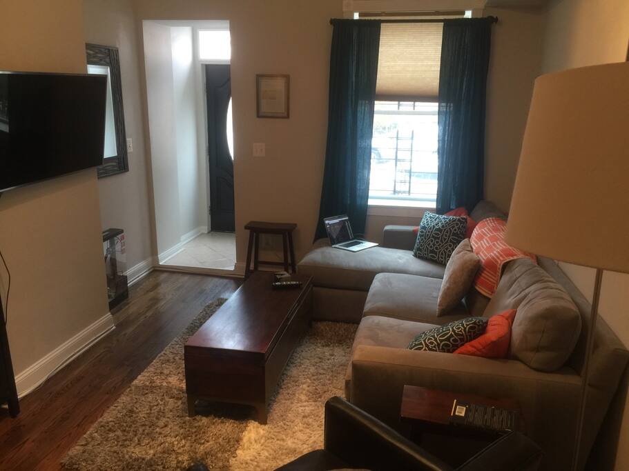 Living room with tv and cable