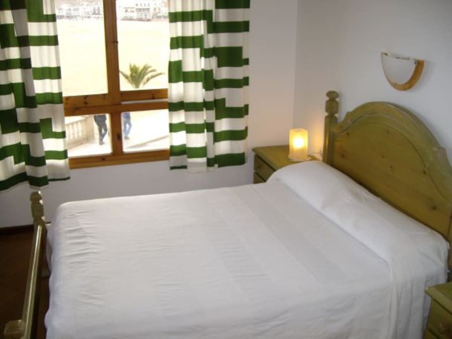 Habitación doble cama matrimonio con vistas