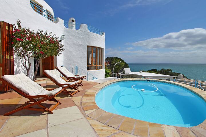 Private villa in Gordon’s Bay: sea views and pool