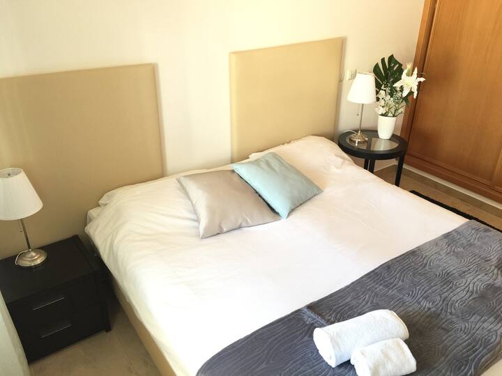 Спалня 1 голямо двойно легло (опция)