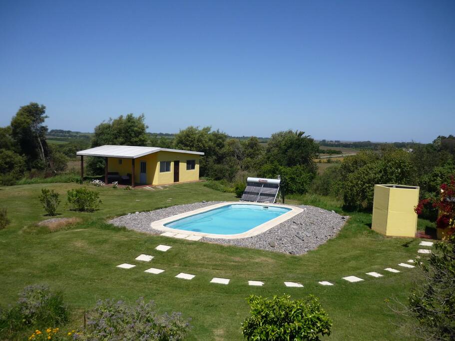Gästehaus mit Pool und Aussendusche