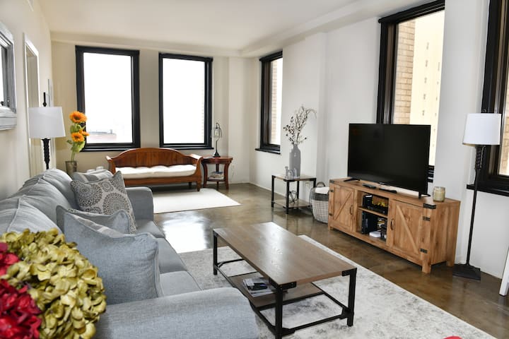 Luxury Suite in the Heart of Downtown gallery image 2