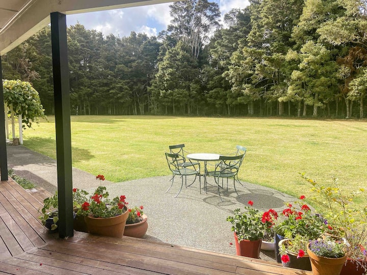 Matakana Summer Holiday Forest setting Houses for Rent in Matakana