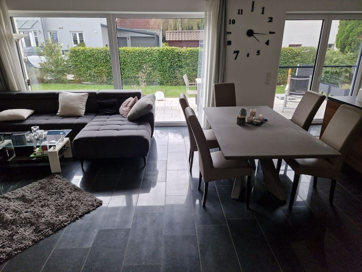 Zimmer (20m²) Im Haus In Augsburg/neusäß - Augsburg