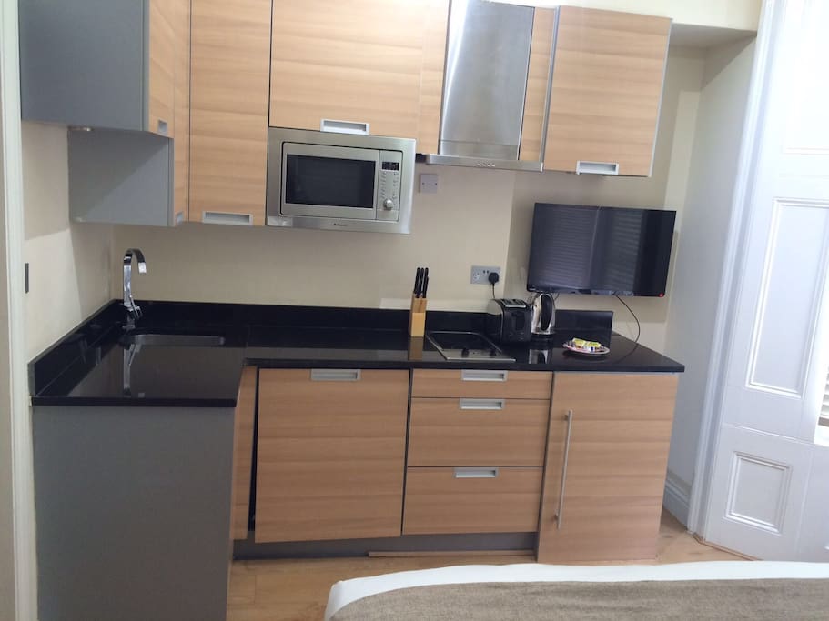 Fully equipped kitchen with microwave and cutlery and 32 inches Plasma TV.