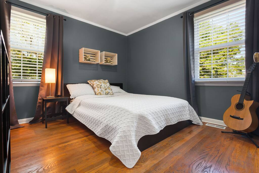 Bedroom 2- Queen Bed
Photo by Zachary Balber