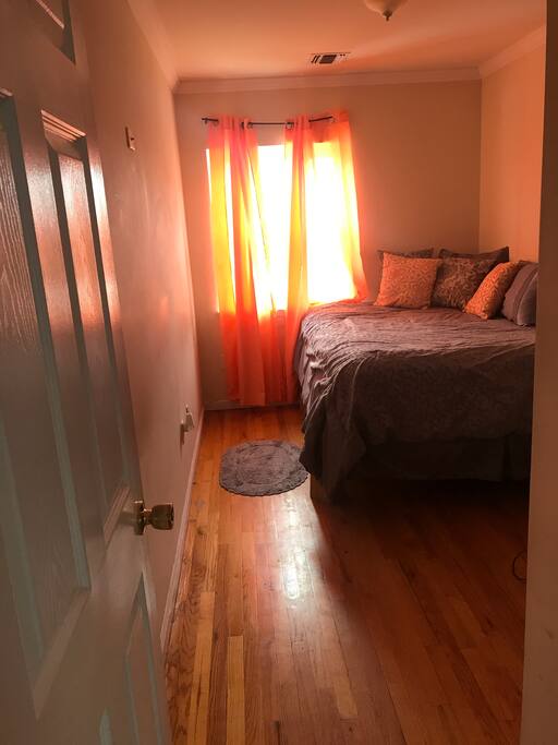Bedroom suitable for 2 great lighting, full size bed, sitting chair, and cable!!!