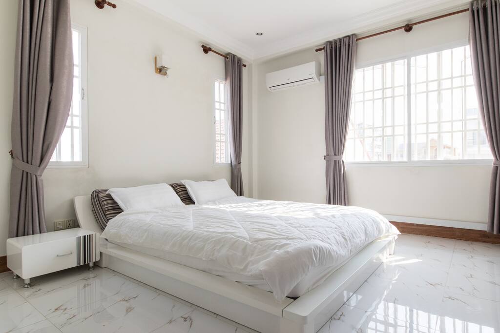 1st Bedroom (1)